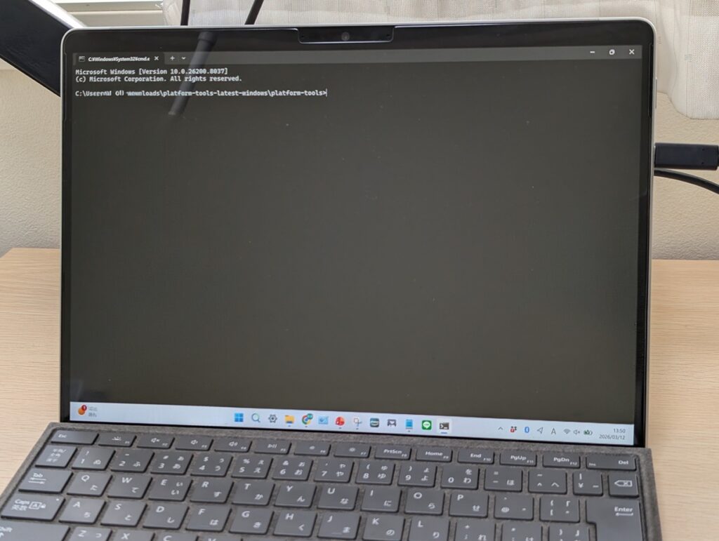 PCにダウンロードしたAndroid SDK Platform‑Toolsファイルからコマンドプロンプトを起動した様子