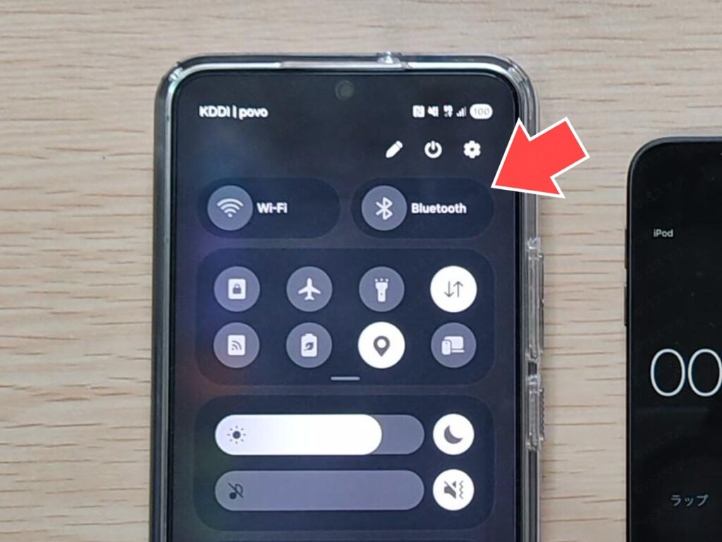 Galaxy S22のクイック設定パネルを開いてBluetoothをオフにした写真